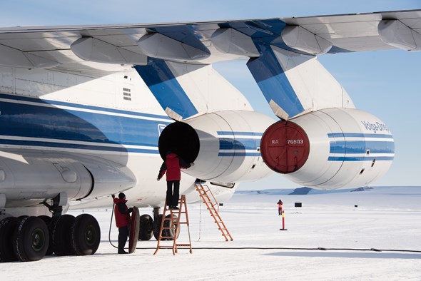 Antonov 124 Maintenance at Leipzig Airport © VD-Group